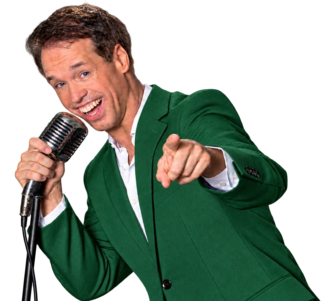 Dave van de Dam in een donkergroen pak