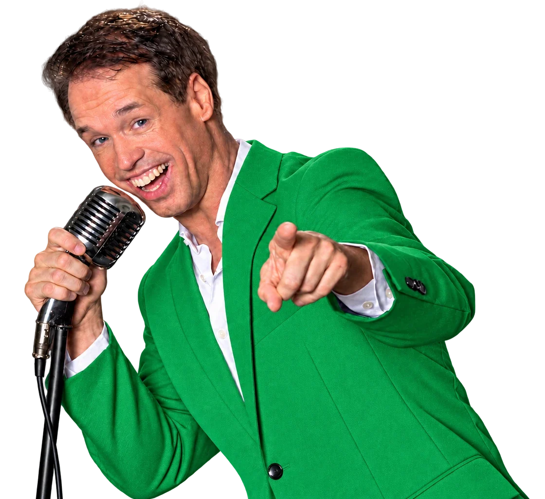 Dave van de Dam in een groen pak