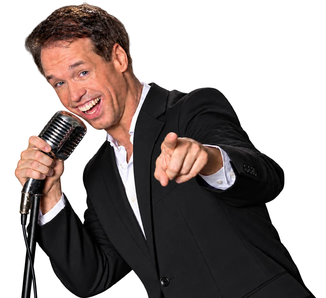 Dave van de Dam in een zwart pak
